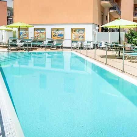 فندق Ascot 4*