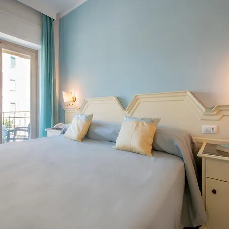Ascot Hotel 4*