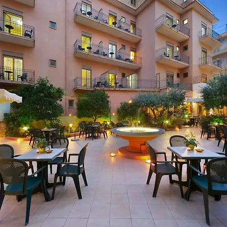 Ascot Hotel