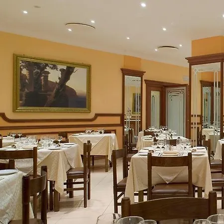 Ascot Hotel