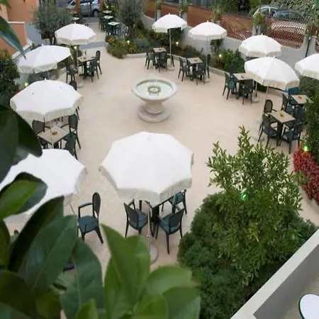 Ascot Hotel
