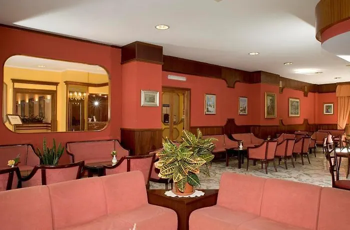 Ascot Hotel 4*